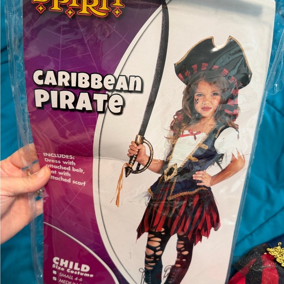 Girls Caribbean pirate Costume M 7-10 - Picture 5 of 7